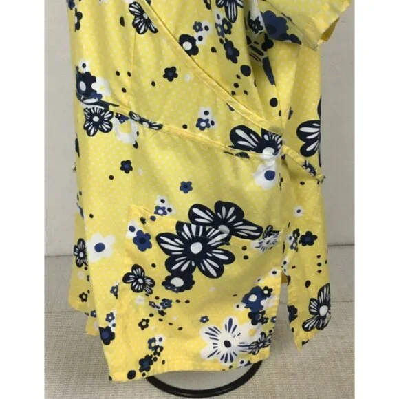 Cherokee Scrub Top Women Size XL Yellow w Black White Flowers Pockets Tie Back - Picture 5 of 14